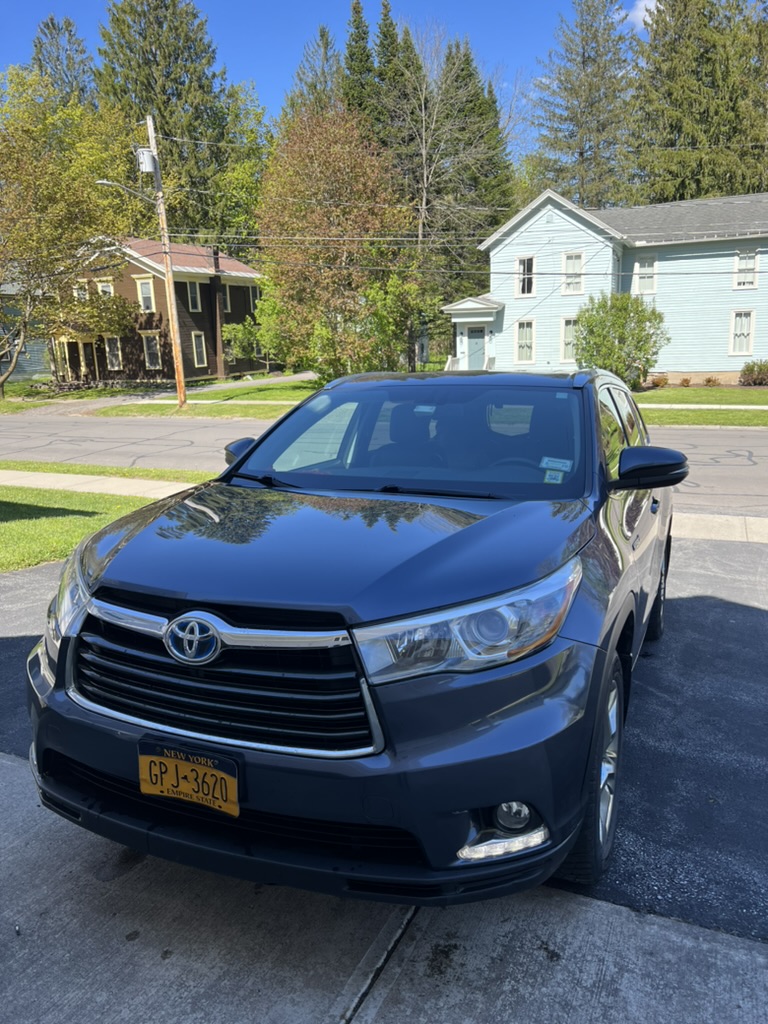 2014 Toyota Highlander Hybrid Limited — front three-quarter view